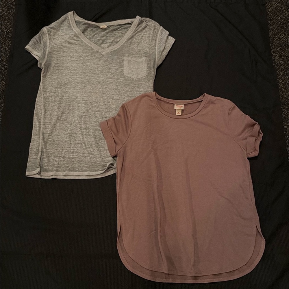 2 T-Shirts
